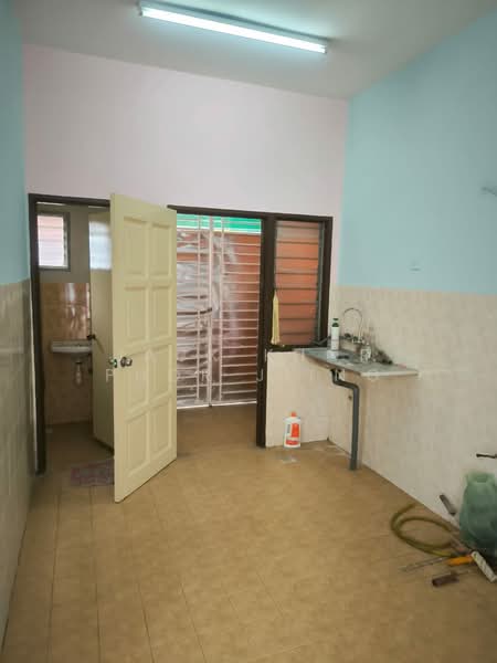 Townhouse for Rent in Klang (Selangor) - Jack Khor Phor Jiing - Kitchen - PropertyGuru.com.my