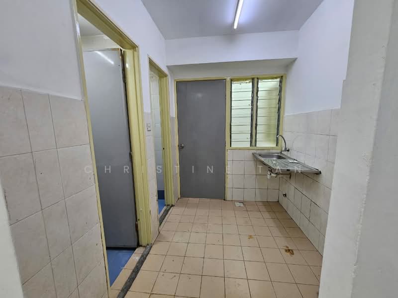 Flat for Rent at Seroja - Christine Tan - Kitchen - PropertyGuru.com.my