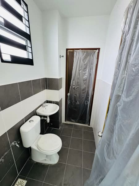 2-storey Terraced House for Sale in Saujana Utama (Selangor) - Mohd Fadzli - Bathroom - PropertyGuru.com.my