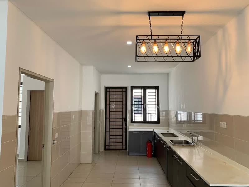 Bandar Bukit Raja : Lumira untuk Untuk Disewa - RM 1,900 /bulan, Mac 2026 - Kitchen - PropertyGuru.com.my