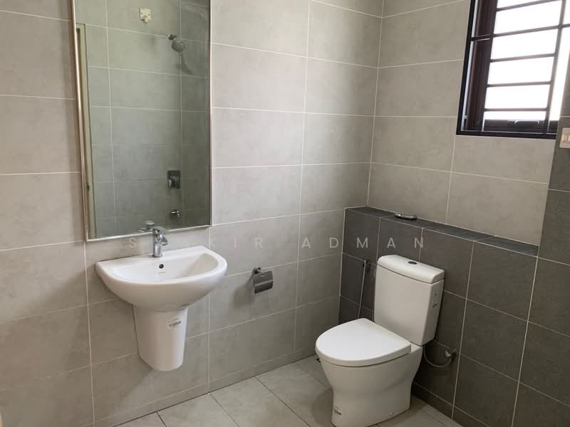 Bandar Bukit Raja : Lumira untuk Untuk Disewa - RM 1,900 /bulan, Mac 2026 - Bathroom - PropertyGuru.com.my