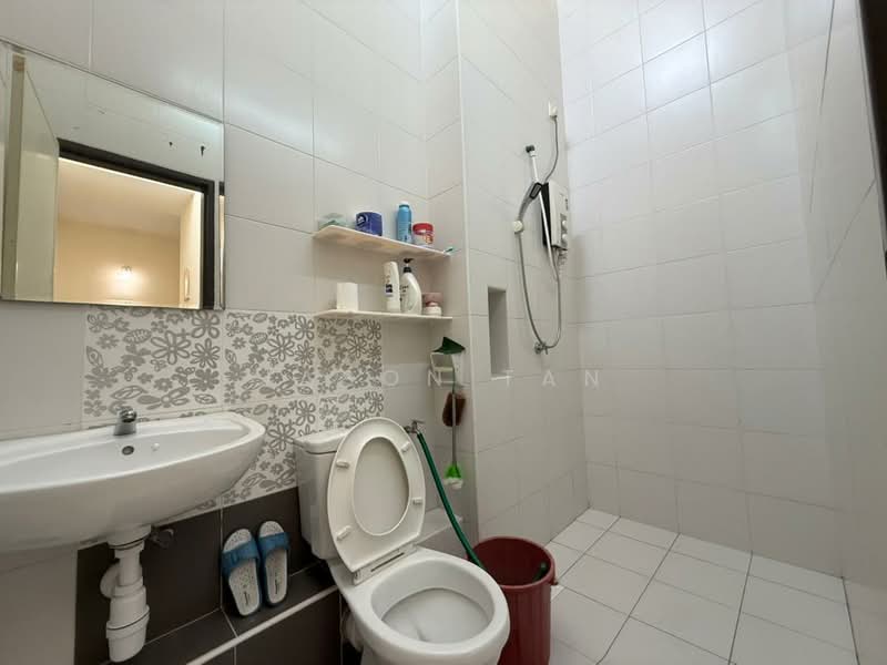 Rumah Teres 2 Tingkat untuk Dijual di Taman Setia Indah (Tebrau) - Jason Tan - Bathroom - PropertyGuru.com.my