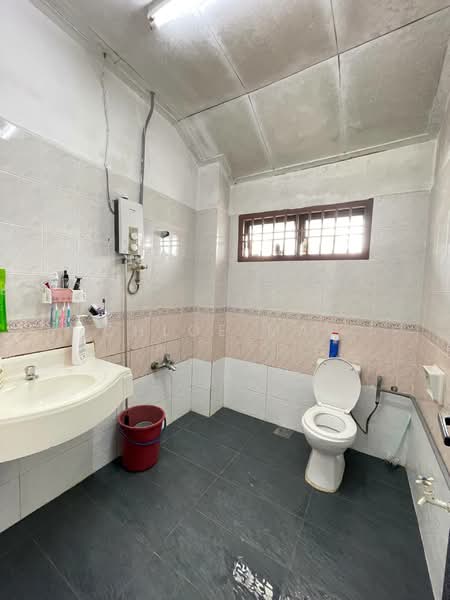 2-storey Terraced House for Sale in Taman Mount Austin (Tebrau) - Chloe Mak - Bathroom - PropertyGuru.com.my