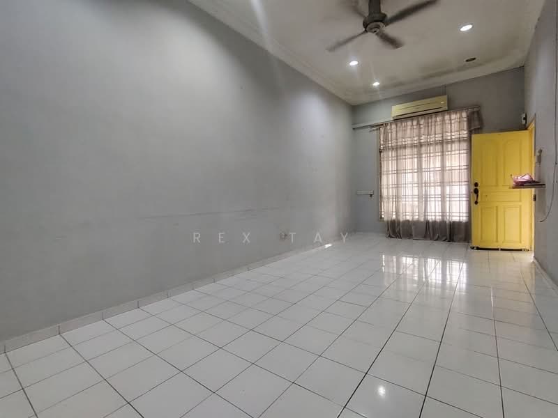 1-storey Terraced House for Sale in Taman Mutiara Rini (Skudai) - Rex Tay - Living Room - PropertyGuru.com.my