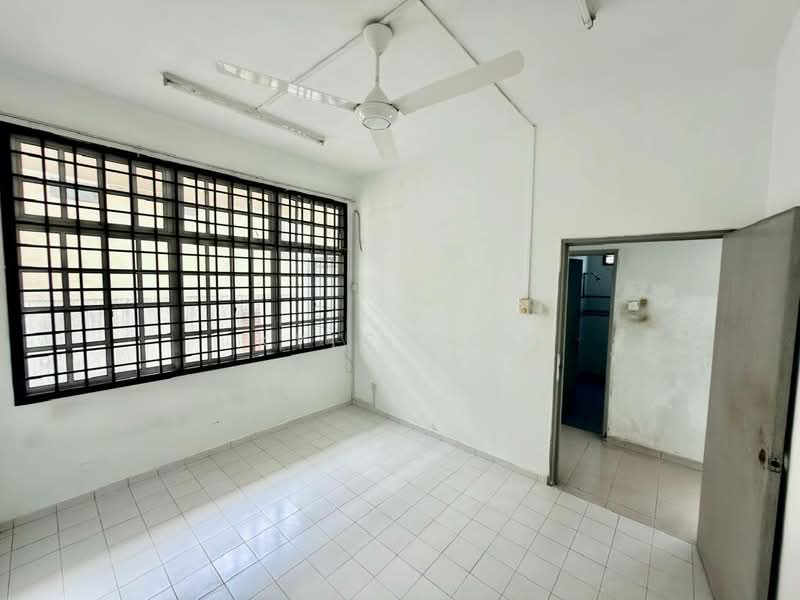 Semi-Detached House for Sale in Taman Munsyi Ibrahim (Johor Bahru) - Kyle Das - Interior - PropertyGuru.com.my