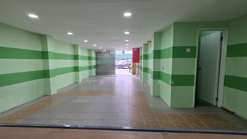 Shop for Rent in Taman United (Jalan Klang Lama (Old Klang Road)) - Dylan Kwan - Corridor - PropertyGuru.com.my