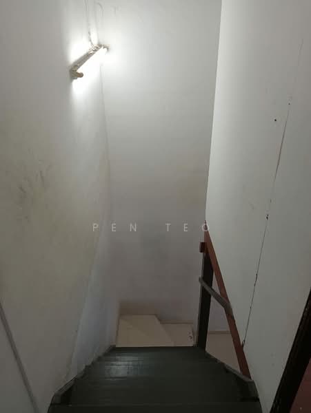2-storey Terraced House for Rent in Sungai Pinang (Jelutong) - Pen Teo - Staircase - PropertyGuru.com.my