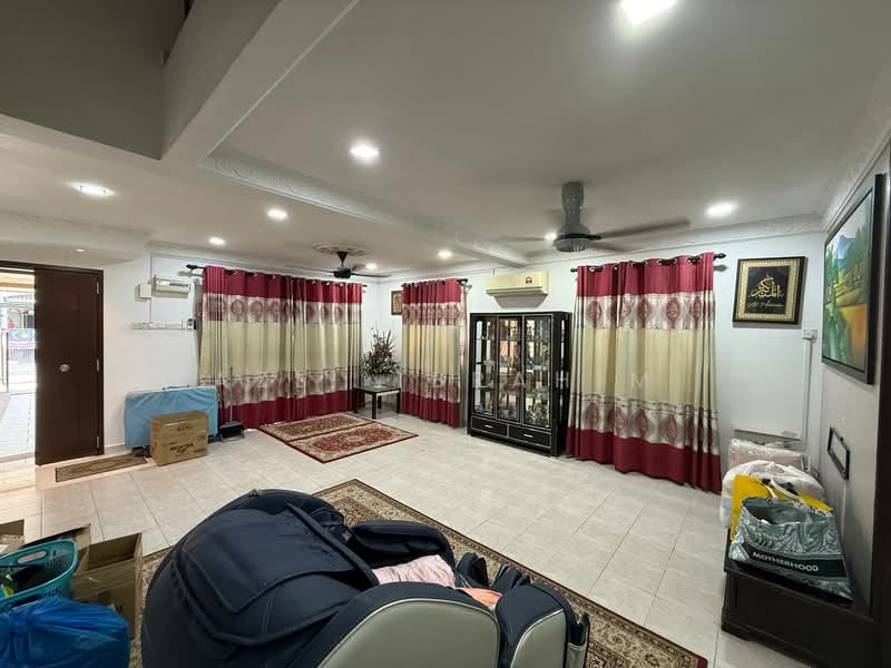 2-storey Terraced House for Sale in Taman Sutera (Kajang) - Azli Ibrahim - Living Room - PropertyGuru.com.my