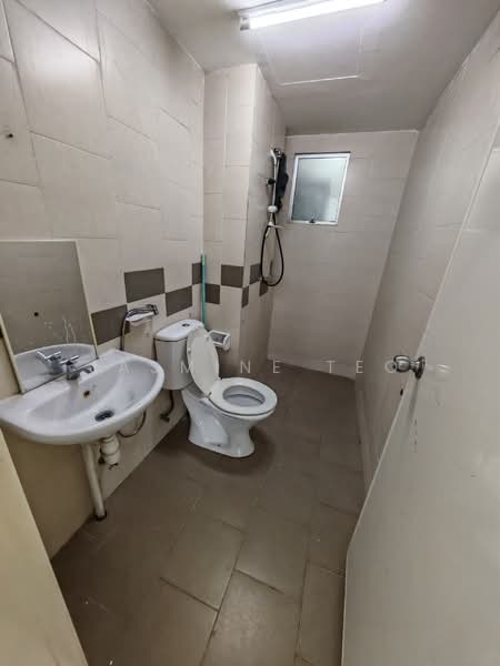 Apartment for Rent at Pangsapuri Seri Mutiara - Jasmine Teo - Bathroom - PropertyGuru.com.my