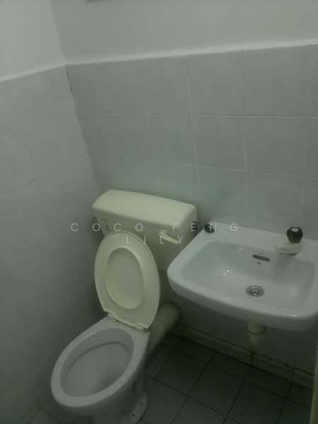 Flat for Sale at Sri Lanang - Coco Feng Lily - Bathroom - PropertyGuru.com.my