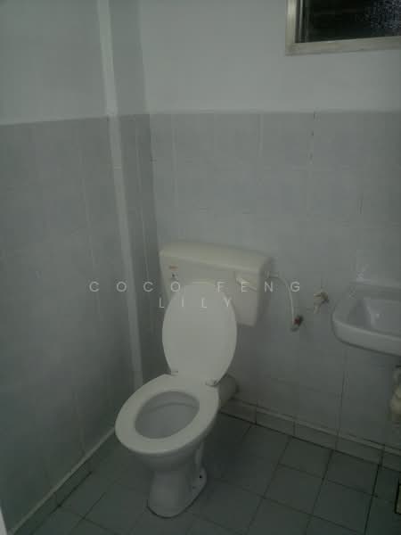 Flat for Sale at Sri Lanang - Coco Feng Lily - Bathroom - PropertyGuru.com.my