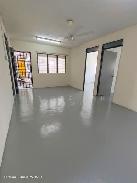 Flat for Sale at Taman Universiti Indah - Ms Lee kah Hooi - Living Room - PropertyGuru.com.my