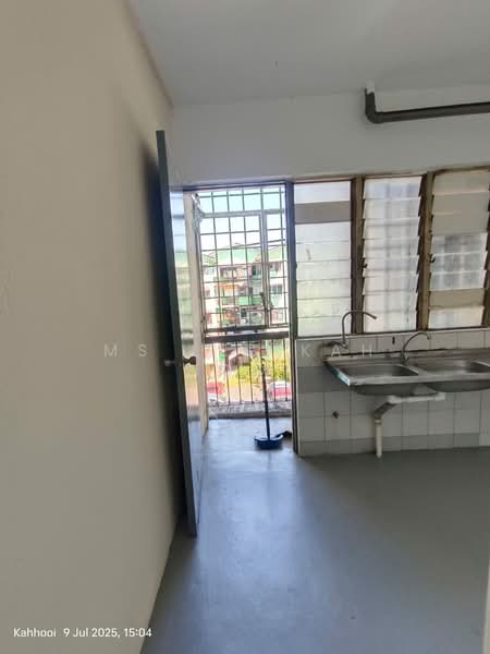 Flat for Sale at Taman Universiti Indah - Ms Lee kah Hooi - Kitchen - PropertyGuru.com.my