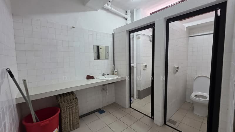Shop / Office for Rent in Taman United (Jalan Klang Lama (Old Klang Road)) - Dylan Kwan - Bathroom - PropertyGuru.com.my