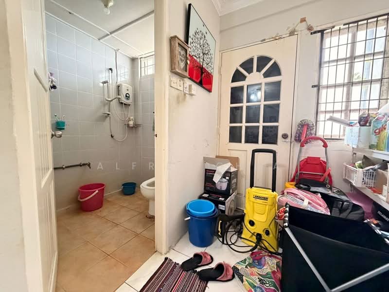 Semi-Detached House for Sale in Stapok (Kuching) - Alfred Chua - Bathroom - PropertyGuru.com.my