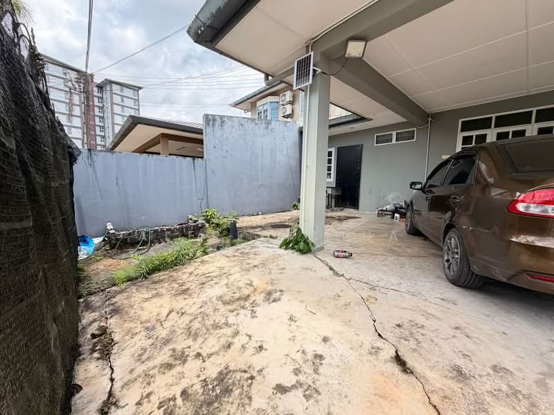 Semi-Detached House for Sale in Stapok (Kuching) - Alfred Chua - Exterior - PropertyGuru.com.my