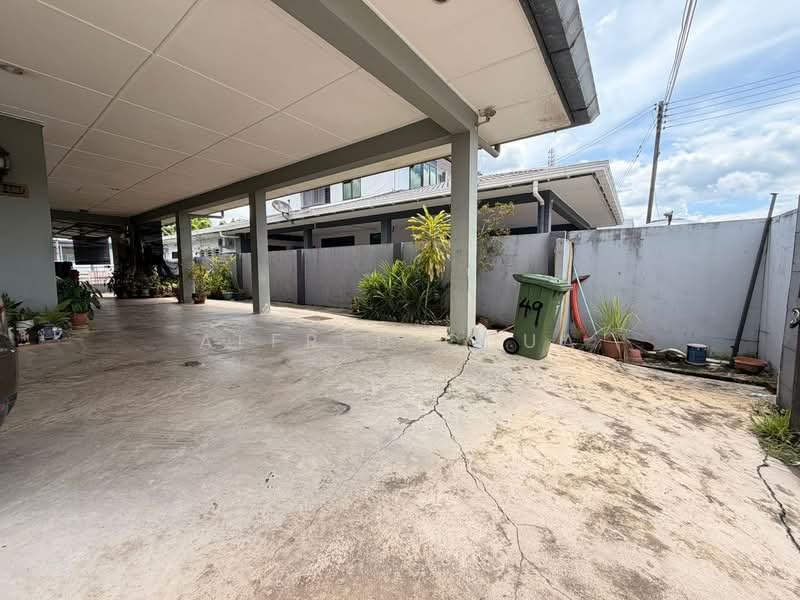 Semi-Detached House for Sale in Stapok (Kuching) - Alfred Chua - Exterior - PropertyGuru.com.my