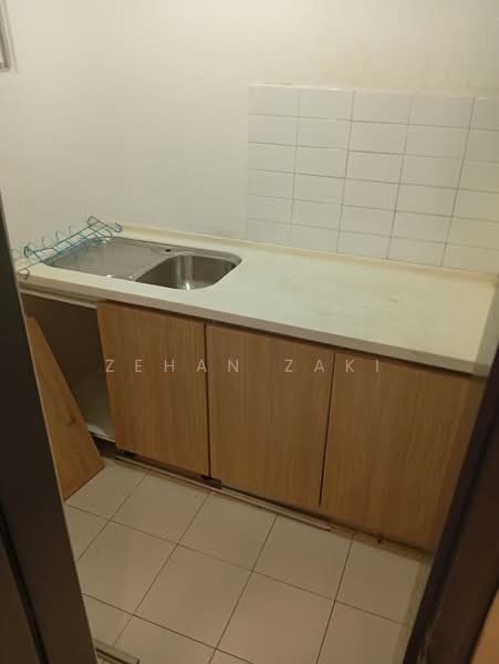 Condominium for Rent at Lakefront Homes - Zehan Zaki - Kitchen - PropertyGuru.com.my