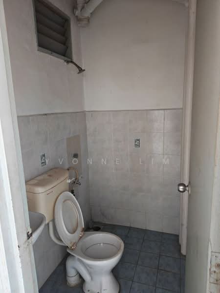 Service Residence for Sale at Villa Krystal @ Bandar Selesa Jaya - Yvonne Lim - Bathroom - PropertyGuru.com.my