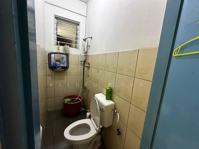 2-storey Terraced House for Sale in Kuching (Sarawak) - Alfred Chua - Bathroom - PropertyGuru.com.my