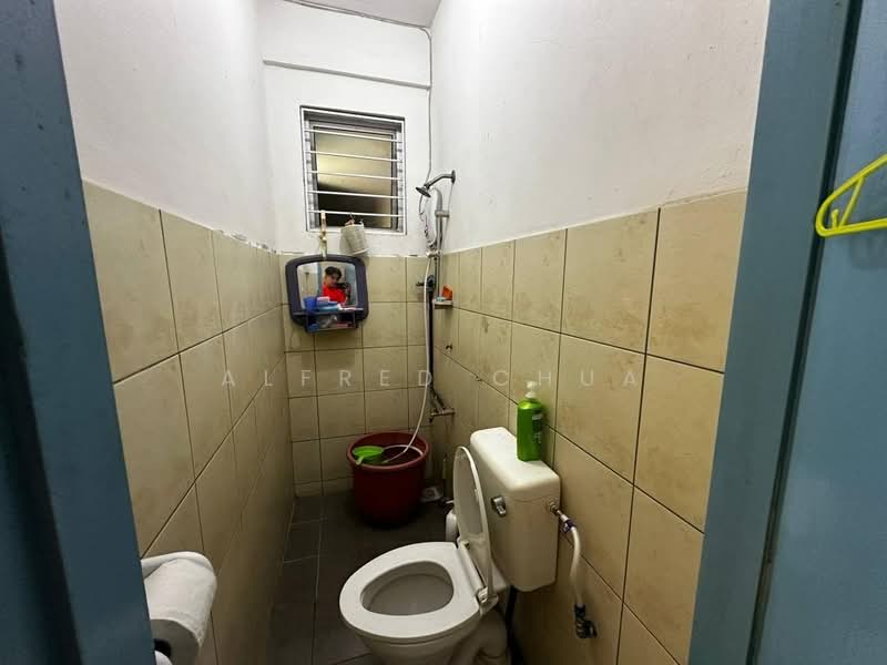 2-storey Terraced House for Sale in Kuching (Sarawak) - Alfred Chua - Bathroom - PropertyGuru.com.my