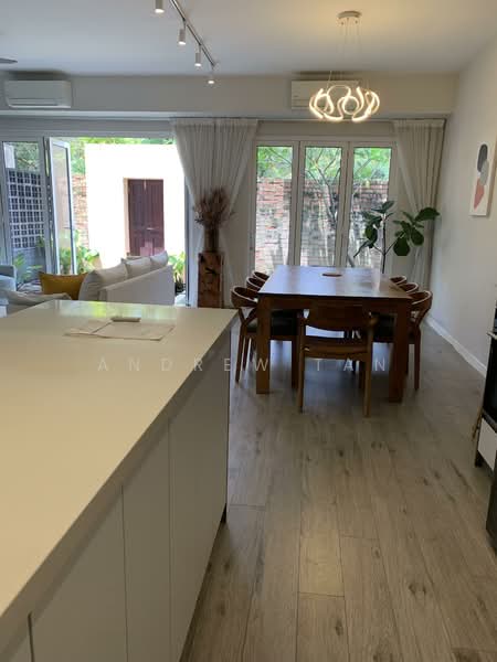 Rumah Teres 3 Tingkat untuk Disewa di Desa Parkcity (Kuala Lumpur) - Andrew Tan - Living Room. dining leading to backyard - PropertyGuru.com.my
