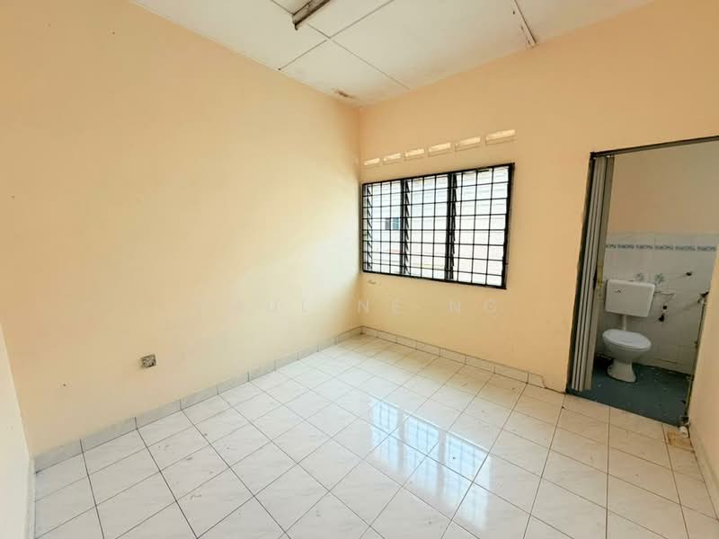2-storey Terraced House for Sale in Bandar Selesa Jaya (Skudai) - Pauline Ng - Bathroom - PropertyGuru.com.my