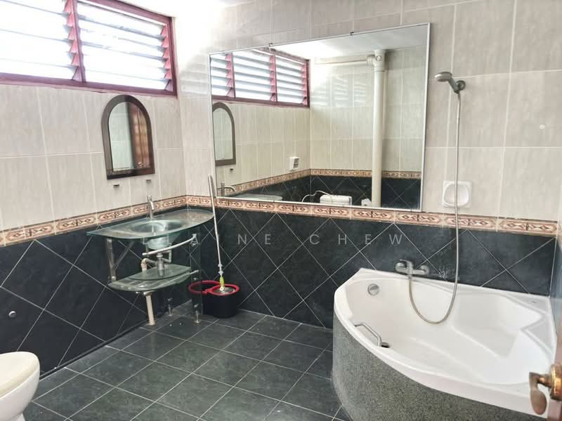 Semi-Detached House for Sale in Batu Uban (Gelugor) - Elaine Chew - Bathroom - PropertyGuru.com.my