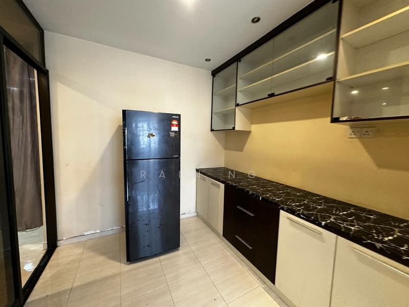 Bandar Putra untuk Untuk Disewa - RM 2,800 /bulan, Mac 2026 - Kitchen - PropertyGuru.com.my