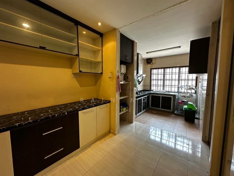 Bandar Putra untuk Untuk Disewa - RM 2,800 /bulan, Mac 2026 - Kitchen - PropertyGuru.com.my
