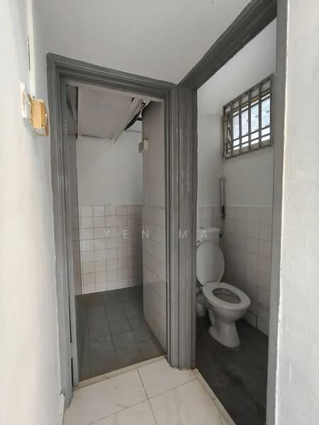 Flat Taman Rinting untuk Untuk Dijual - RM 175,000, Mac 2026 - Bathroom - PropertyGuru.com.my