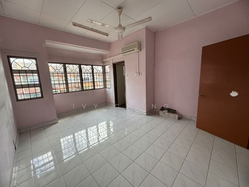 2-storey Terraced House for Sale in Taman Putra Prima (Puchong) - Ivy Chong - Living Room - PropertyGuru.com.my