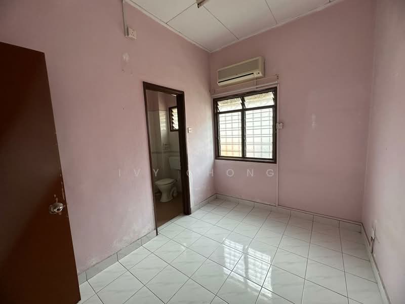 2-storey Terraced House for Sale in Taman Putra Prima (Puchong) - Ivy Chong - Bathroom - PropertyGuru.com.my