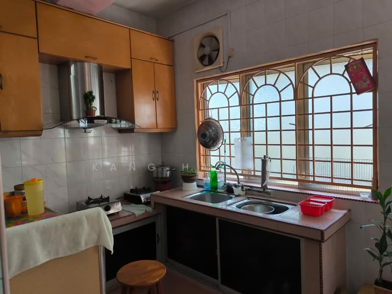 Taman Layang Layang untuk Untuk Dijual - RM 400,000, Apr 2026 - Kitchen - PropertyGuru.com.my