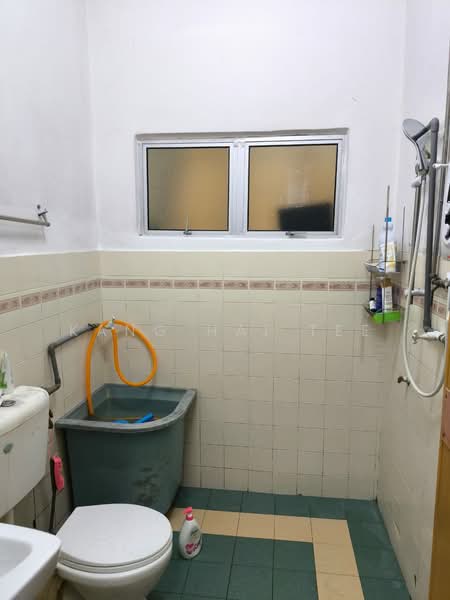 Taman Layang Layang untuk Untuk Dijual - RM 400,000, Apr 2026 - Bathroom - PropertyGuru.com.my