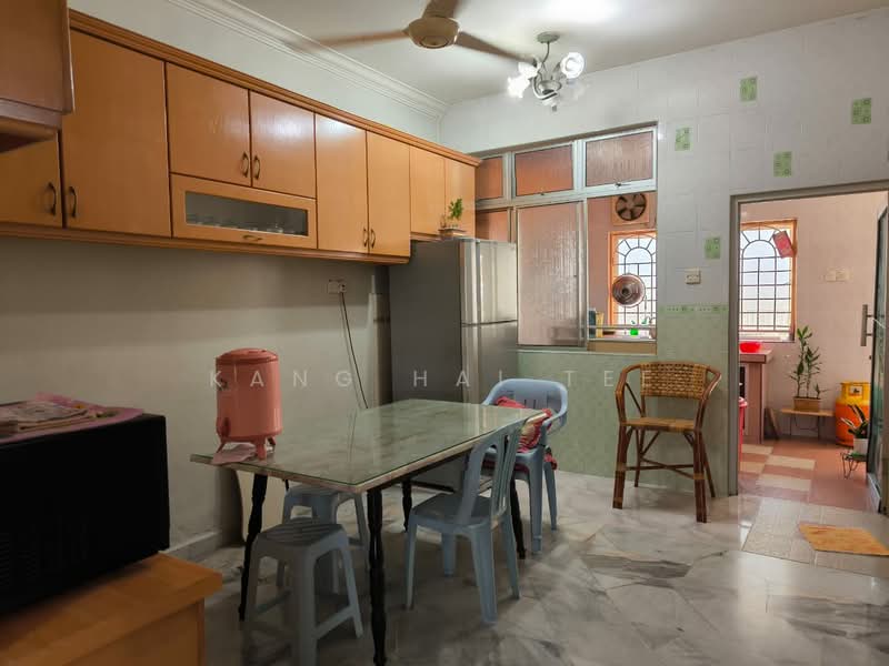Taman Layang Layang untuk Untuk Dijual - RM 400,000, Apr 2026 - Kitchen - PropertyGuru.com.my