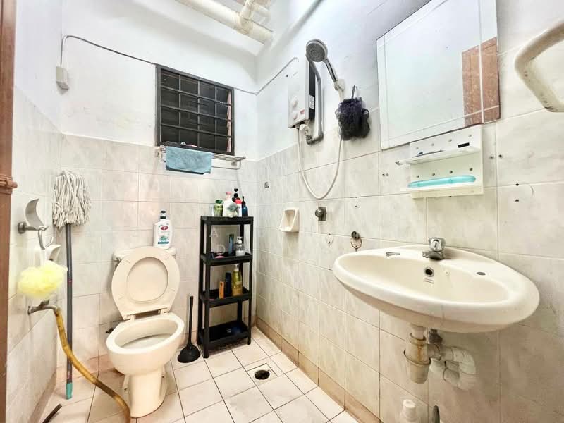 Condominium for Sale at Bayu Tasik 1 - Maizura binti Mohd Darus - Bathroom - PropertyGuru.com.my
