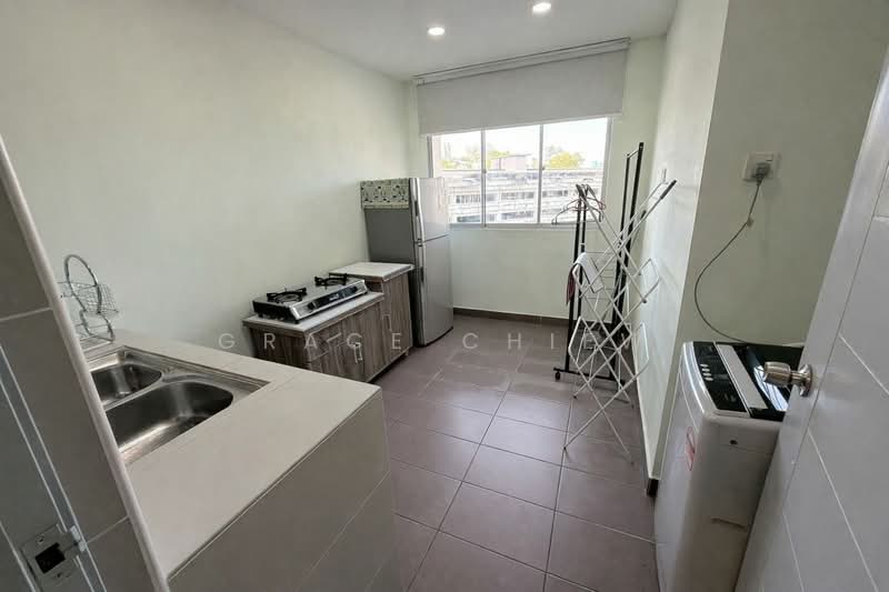 Untuk Disewa - East Bay (Seri Bayan)