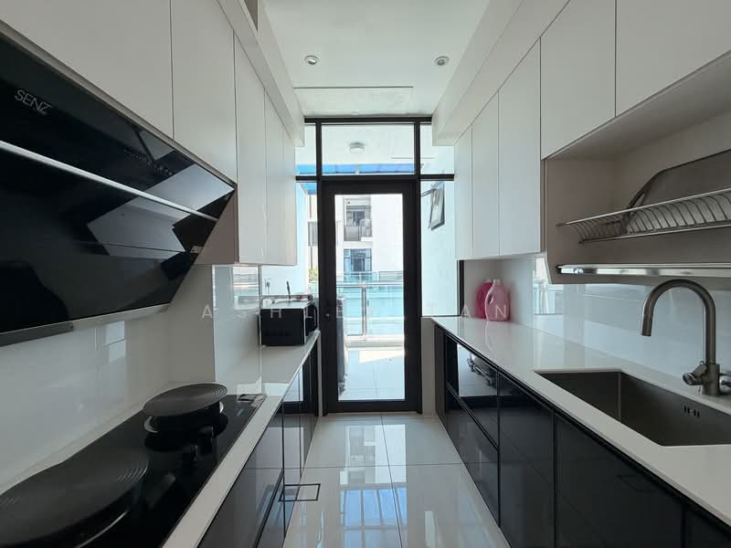 Queens Residences Q1 @ Queens Waterfront untuk Untuk Disewa - RM 4,000 /bulan, Mac 2026 - Kitchen - PropertyGuru.com.my