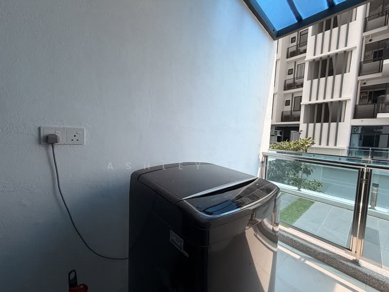 Queens Residences Q1 @ Queens Waterfront untuk Untuk Disewa - RM 4,000 /bulan, Mac 2026 - Balcony - PropertyGuru.com.my