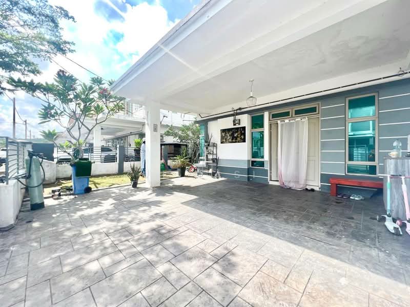 Rumah Berkembar untuk Dijual di Bandar Saujana Putra (Tanjong Duabelas) - Zul Hasif - Exterior - PropertyGuru.com.my