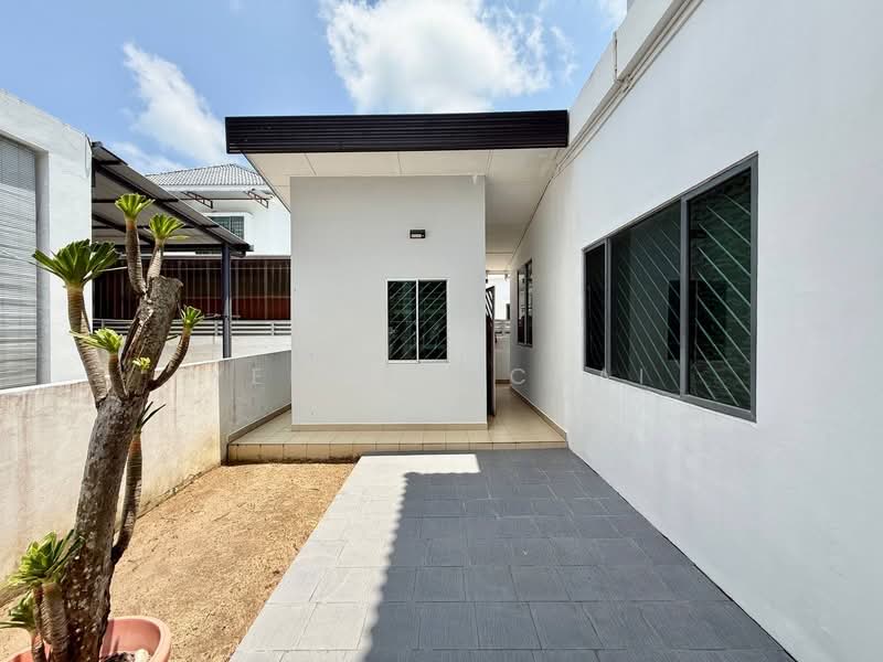 Semi-Detached House for Sale in Miri (Sarawak) - Yee Sze Chai - Exterior - PropertyGuru.com.my
