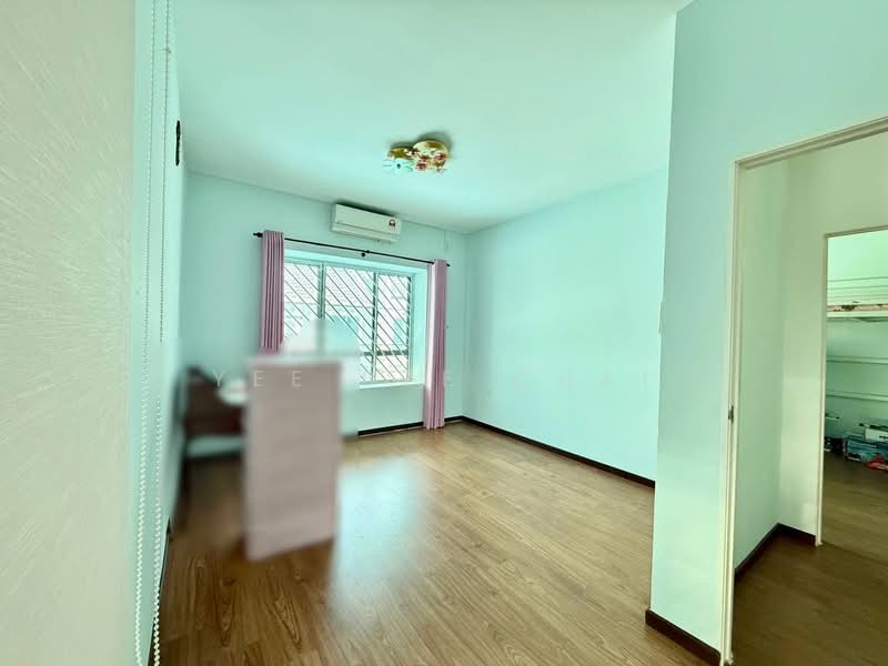 Semi-Detached House for Sale in Miri (Sarawak) - Yee Sze Chai - Bedroom  - PropertyGuru.com.my