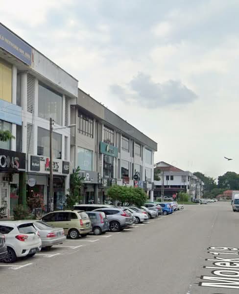 Taman Molek Shoplot ground floor untuk Untuk Disewa - RM 7,000 /bulan, Apr 2026 - Exterior - PropertyGuru.com.my