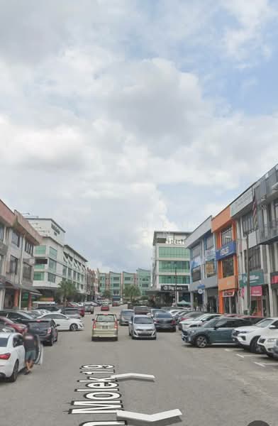 Taman Molek Shoplot ground floor untuk Untuk Disewa - RM 7,000 /bulan, Apr 2026 - Exterior - PropertyGuru.com.my