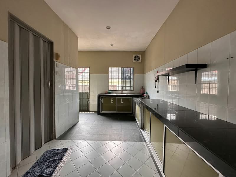 Taman Sri Kluang untuk Untuk Dijual - RM 370,000, Mac 2026 - Kitchen - PropertyGuru.com.my