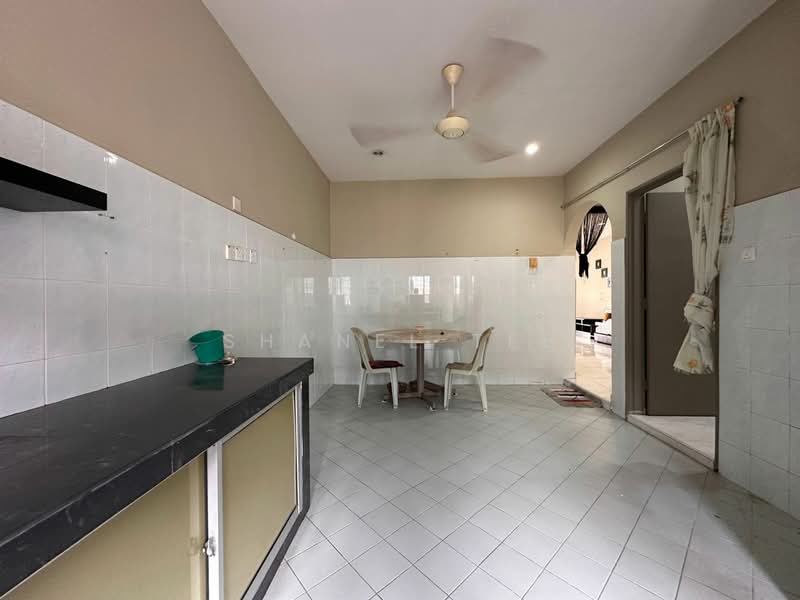 Taman Sri Kluang untuk Untuk Dijual - RM 370,000, Mac 2026 - Kitchen - PropertyGuru.com.my