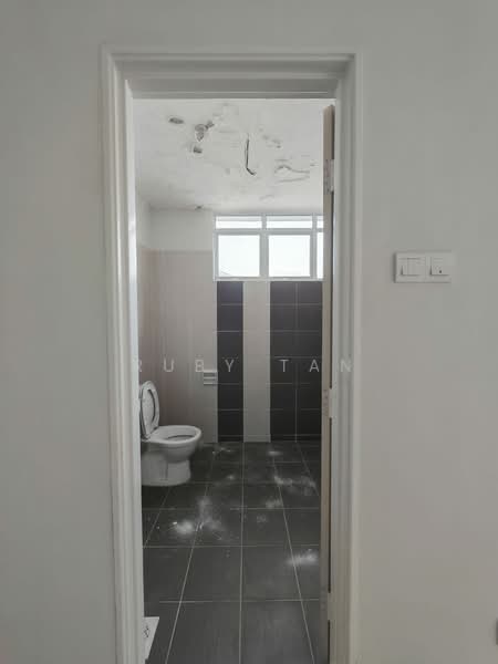 Semi-Detached House for Sale in Johor Bahru (Johor) - Ruby Tan - Bathroom - PropertyGuru.com.my