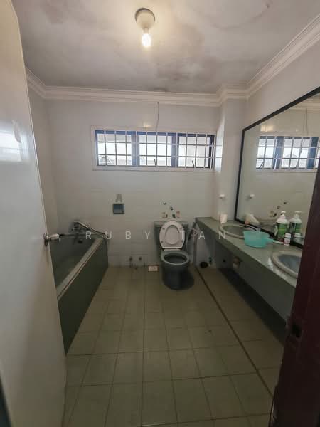 2-storey Terraced House for Sale in Taman Sri Putri (Skudai) - Ruby Tan - Bathroom - PropertyGuru.com.my