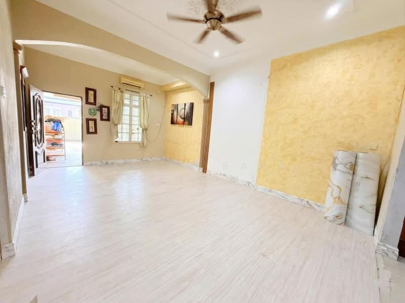 Semi-Detached House for Sale in Senawang (Negeri Sembilan) - Hassan Basri Suhaimi - Living Room - PropertyGuru.com.my